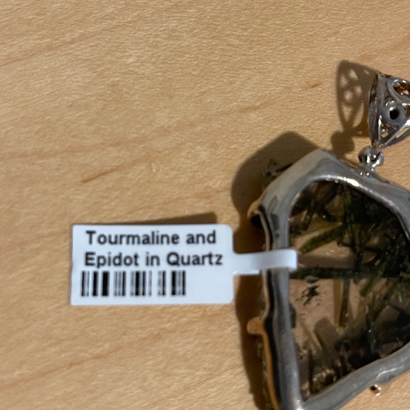 One of a kind Tourmaline and Epidot in quartz pendant - Picture 8 of 11